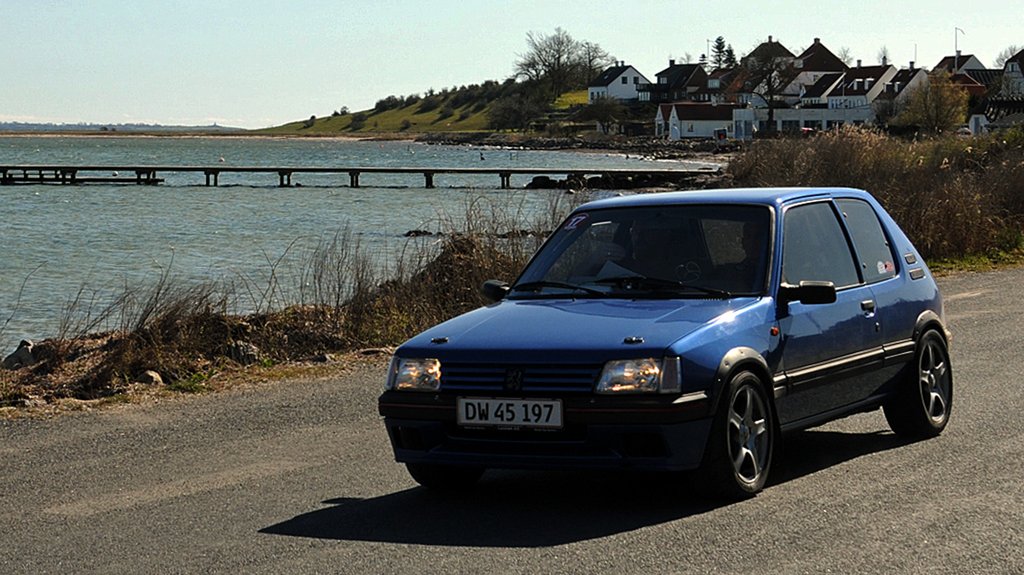 Den flotte blå Peugeot 205 GTI fra 1987 vandt Touring klassen med Peter Hansen, St. Heddinge bag rattet, og Hans Christian G. Jensen, St. Heddinge som kortlæser.
(Foto: rallypics.dk / Viggo Johansen)